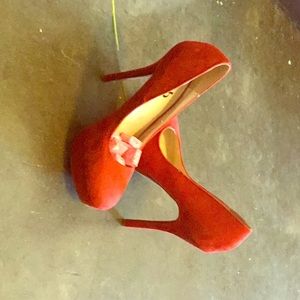 Red stilettos, just in time for v-day! Never worn